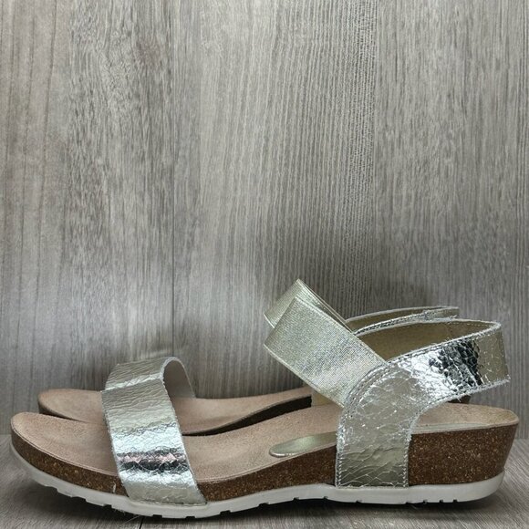 Yokono Sandals Womens Sz 8 Slingback Elastic Strap Wedge Open Toe Metallic Gold - Picture 2 of 12